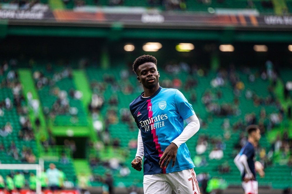 Bukayo Saka during warm up